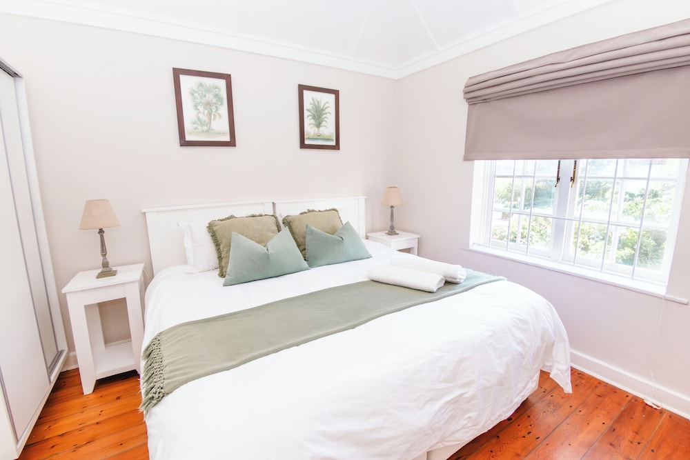 Basic Double or Twin Room, Courtyard View photo 1