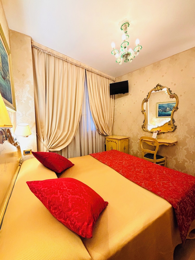 Basic Double Room photo 2