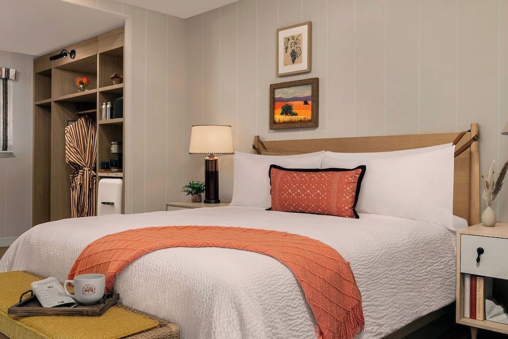 Deluxe Room, 1 King Bed (Garden King, Pet Friendly)