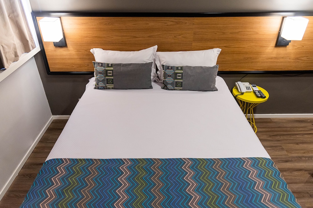 Available room thumbnail 6