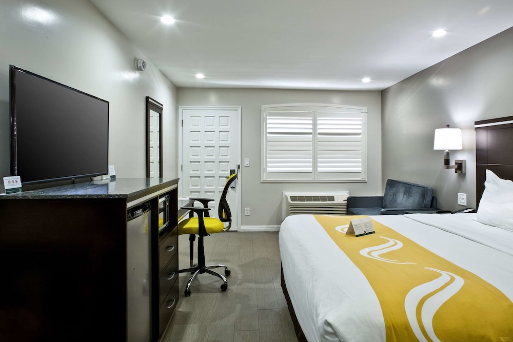 Room, 1 King Bed, Accessible, Non Smoking (Upgrade) - Photo 7
