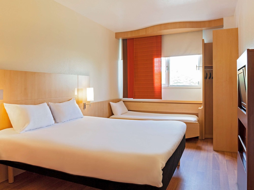 Standard Double Room, Multiple Beds - Photo 1