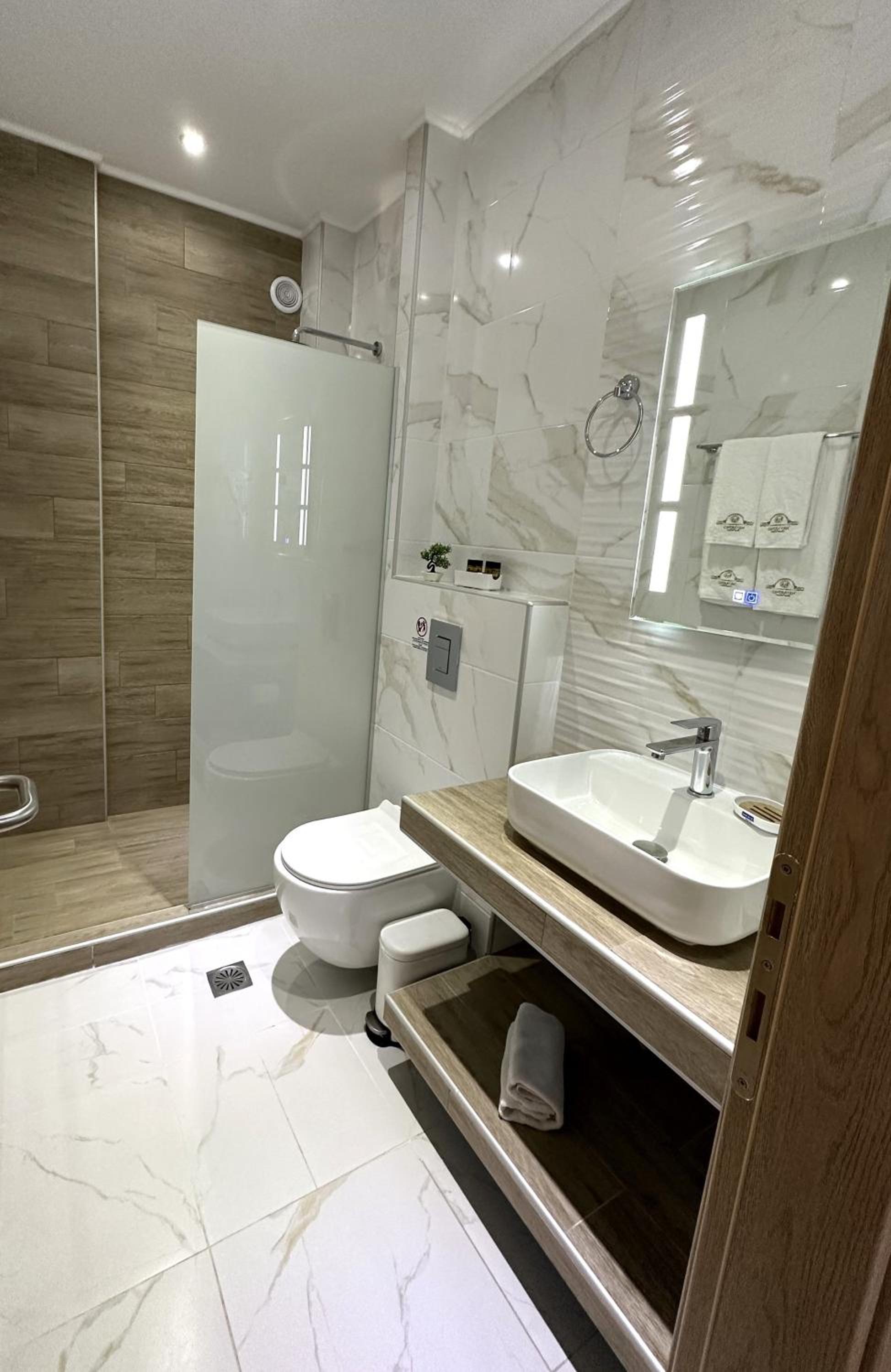 One-Bedroom Apartment with Side Sea View photo 1