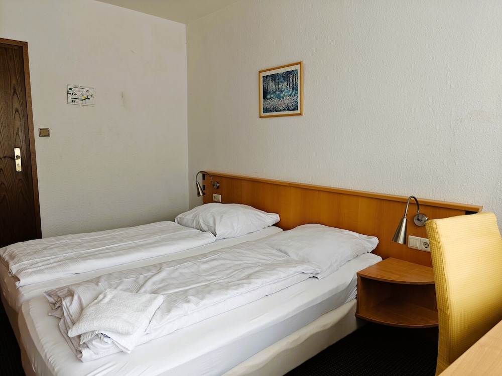 Basic Double or Twin Room, Garden View photo 2