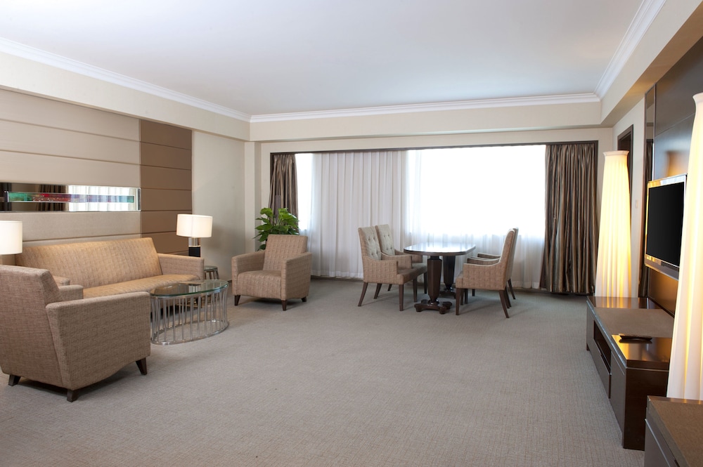 Business Suite, 1 Bedroom, City View - Photo 3