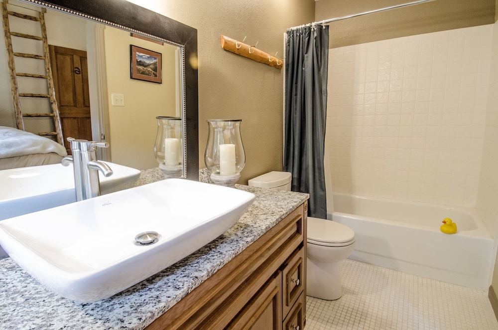 Standard Room, 1 Bedroom, Private Bathroom photo 3