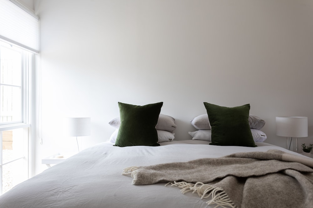Deluxe Studio Suite, 1 King Bed photo 2