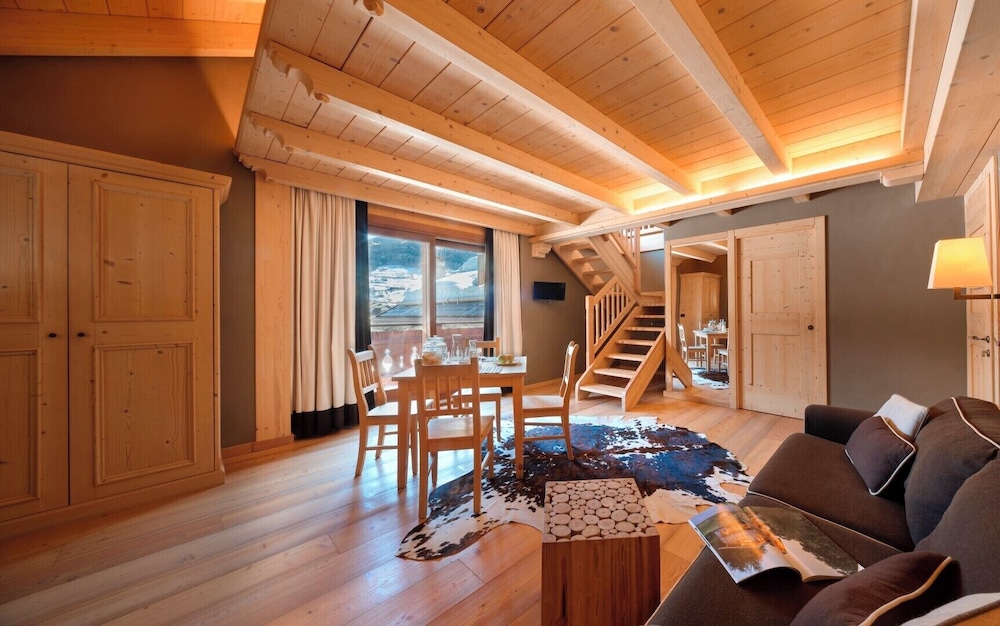 Suite, 1 Bedroom, Kitchen photo 2