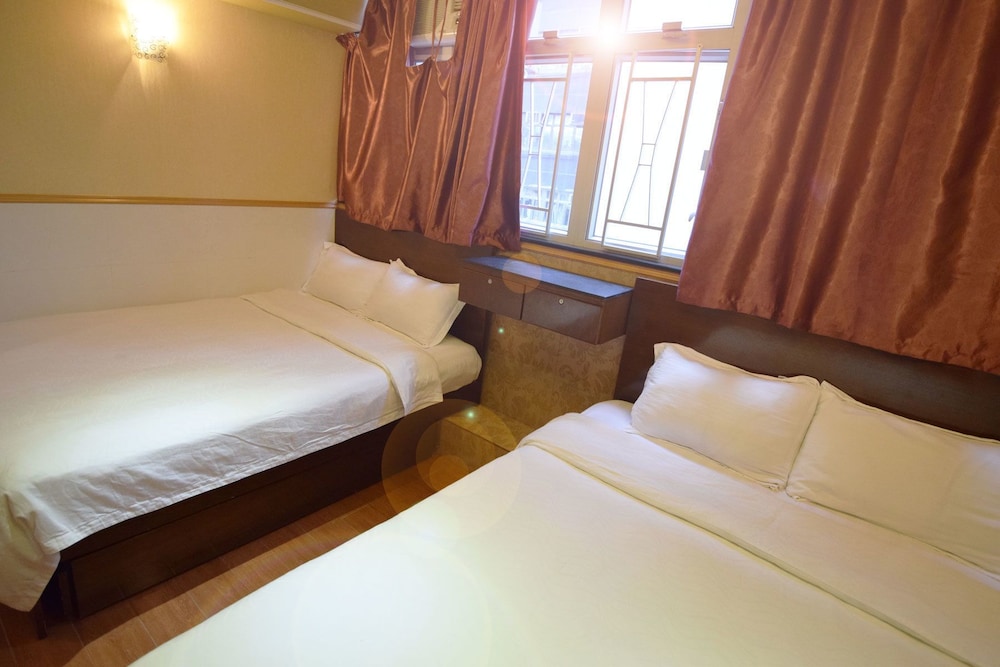 Basic Triple Room, Multiple Beds, Non Smoking photo 3