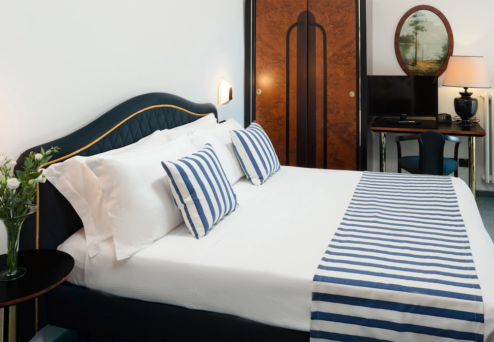 Deluxe Double or Twin Room, Sea View photo 3