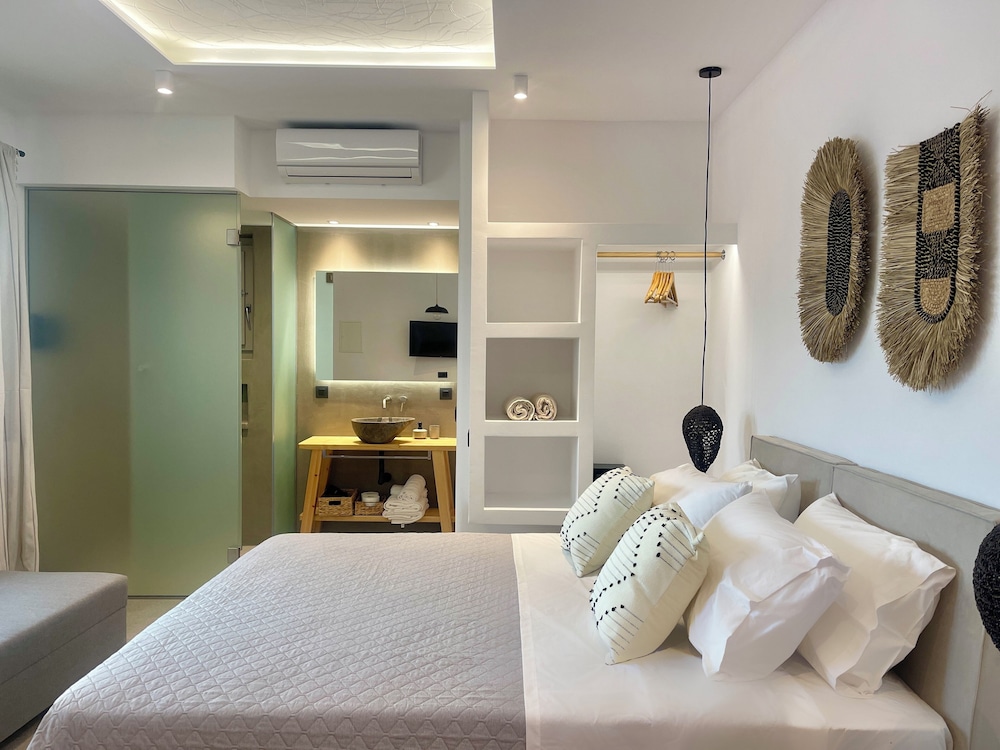 Deluxe Suite, City View