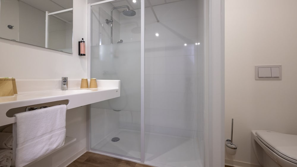 Standard Twin Room - Photo 5