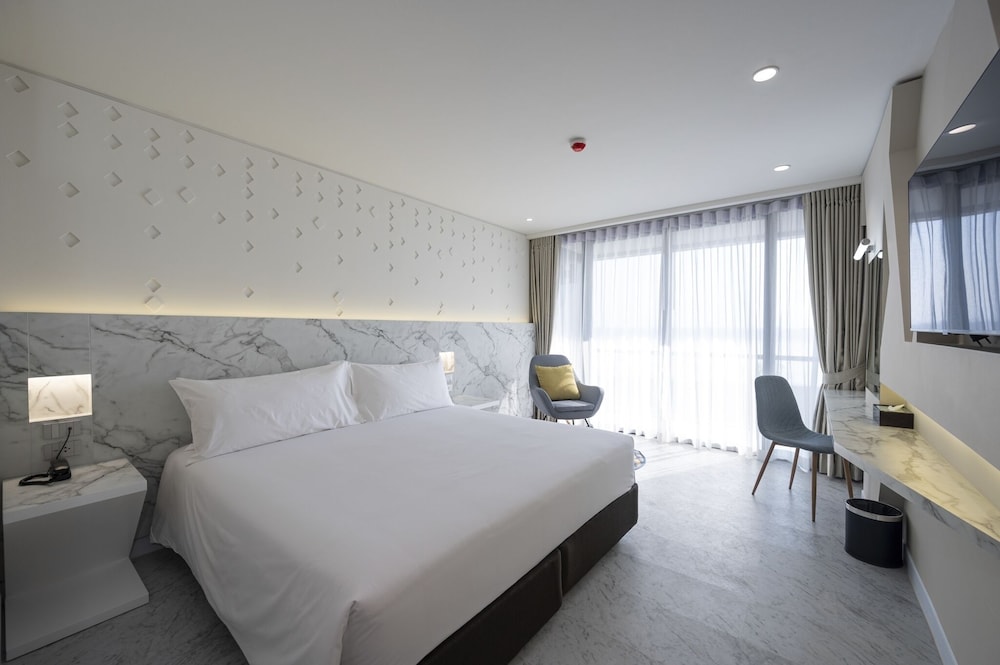 Superior Double Room, River View - Photo 3