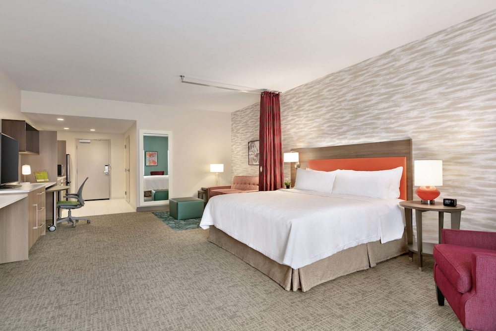 Studio, 1 King Bed, Accessible, Bathtub