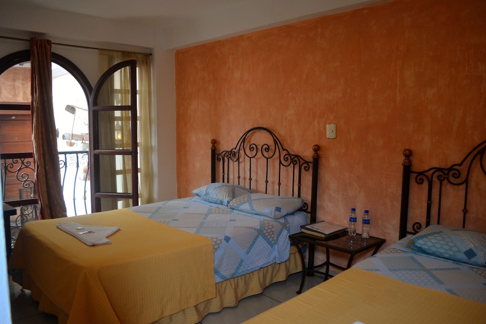 Room with 2 Single Beds with Fan photo 1