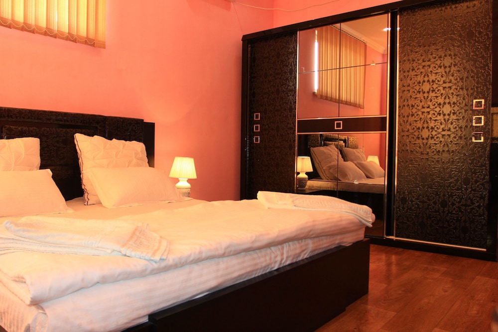 Family Room, Private Bathroom, City View photo 2