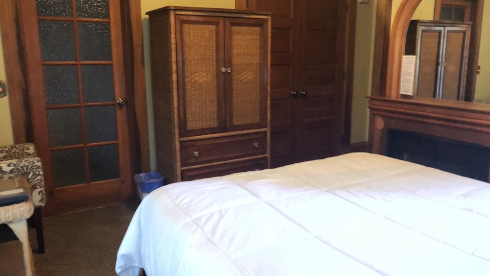 Standard Room, 1 Queen Bed - Photo 3