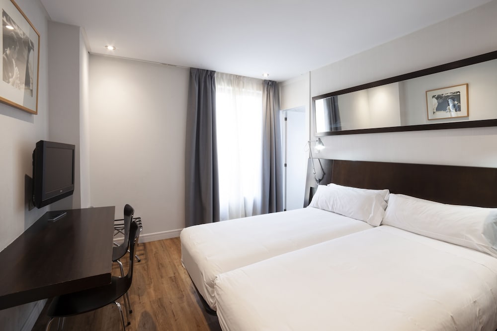 Superior Double Room, City View - Photo 4
