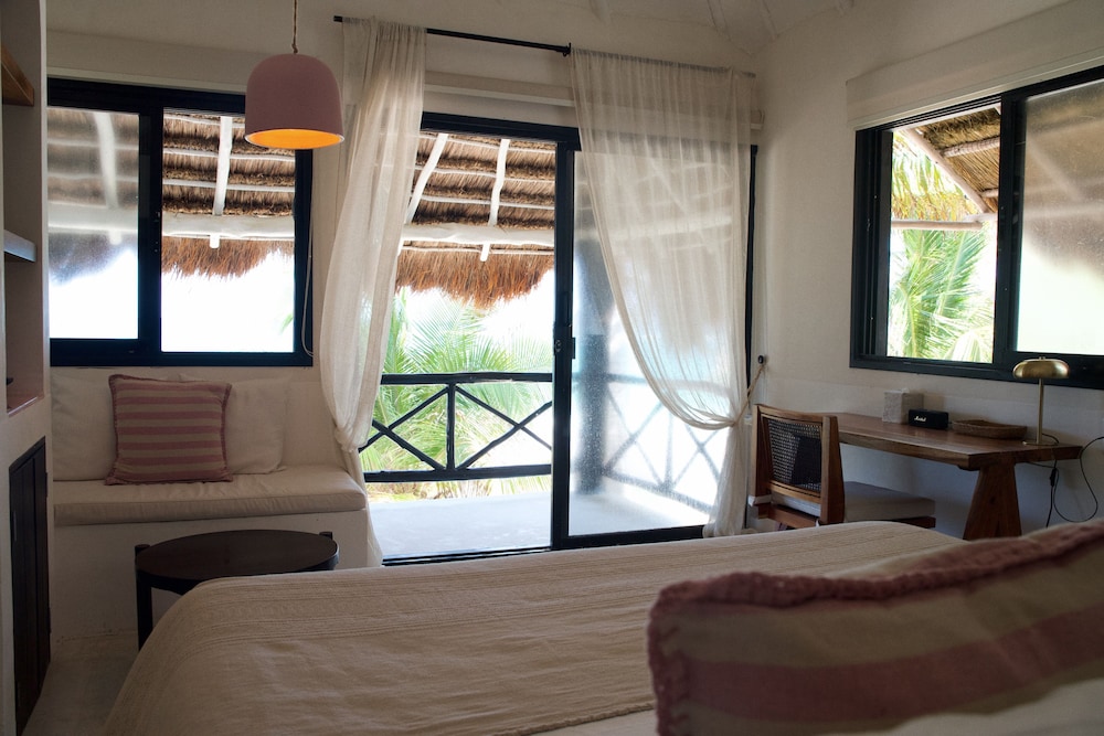 OCEANFRONT SUITE WITH TERRACE - Photo 6