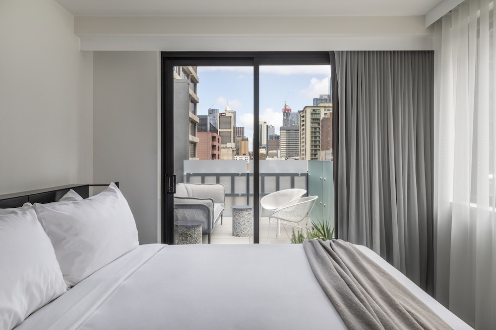 Two Bedroom Penthouse Suite - includes hosted hour with free drinks and WiFi - Photo 2
