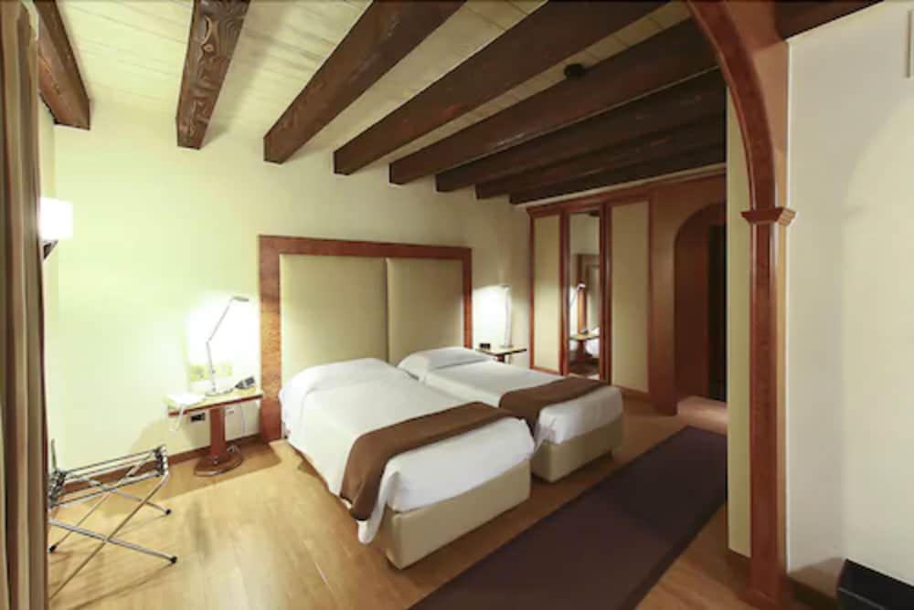 Room, 2 Twin Beds photo 1