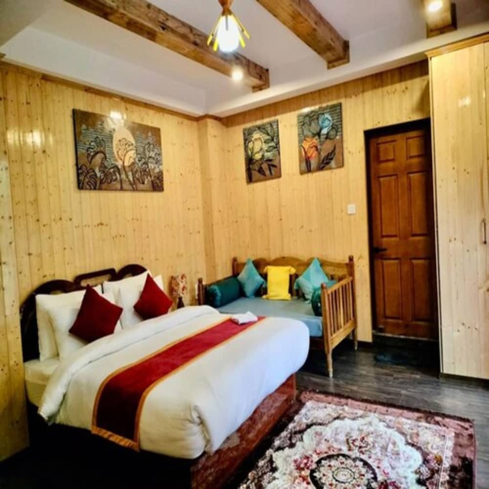 Premium Room with Mountain and Pine Forest View photo 1