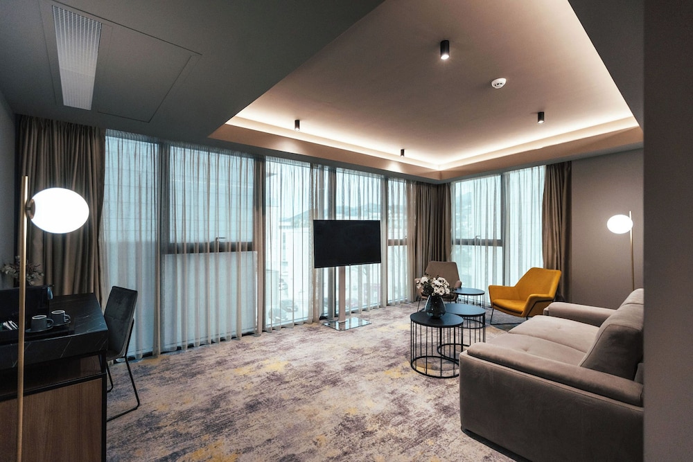 Senior Suite
