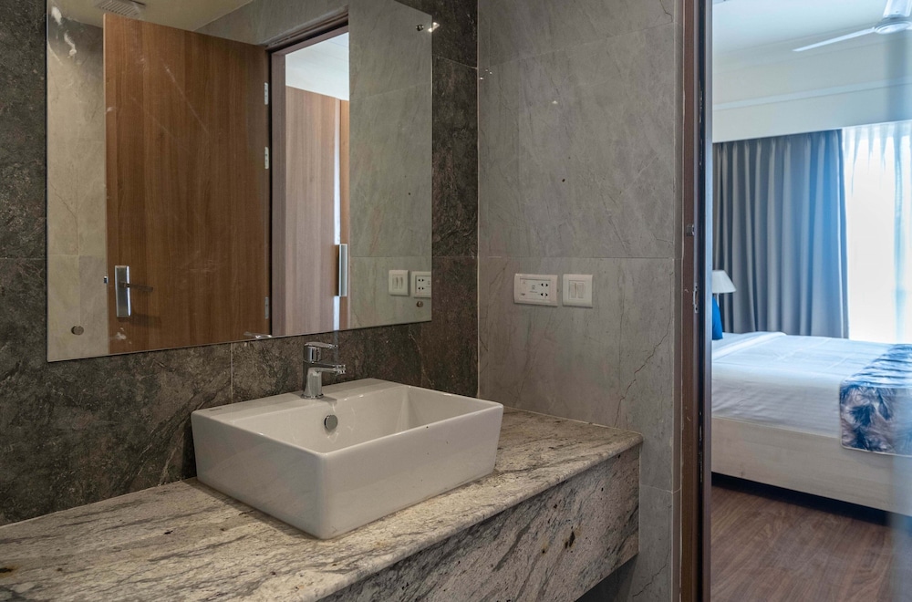 Deluxe Suite - Photo 3