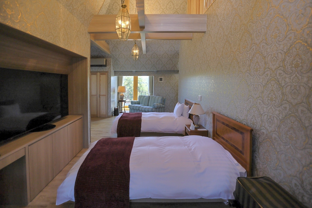 Basic Twin Room, Non Smoking, Mountain View