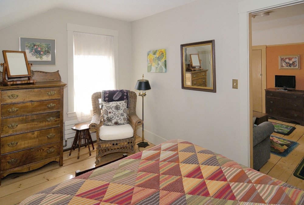 Deluxe Room, 1 Queen Bed with Sofa bed photo 1