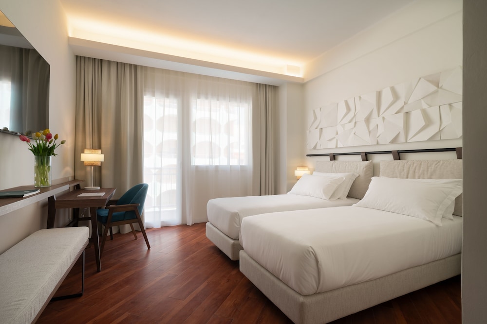 Superior Double Room, Balcony, Sea View - Photo 4