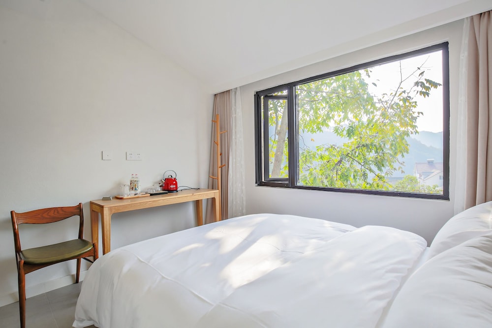Double room with bathtub, mountain view-Annex photo 3