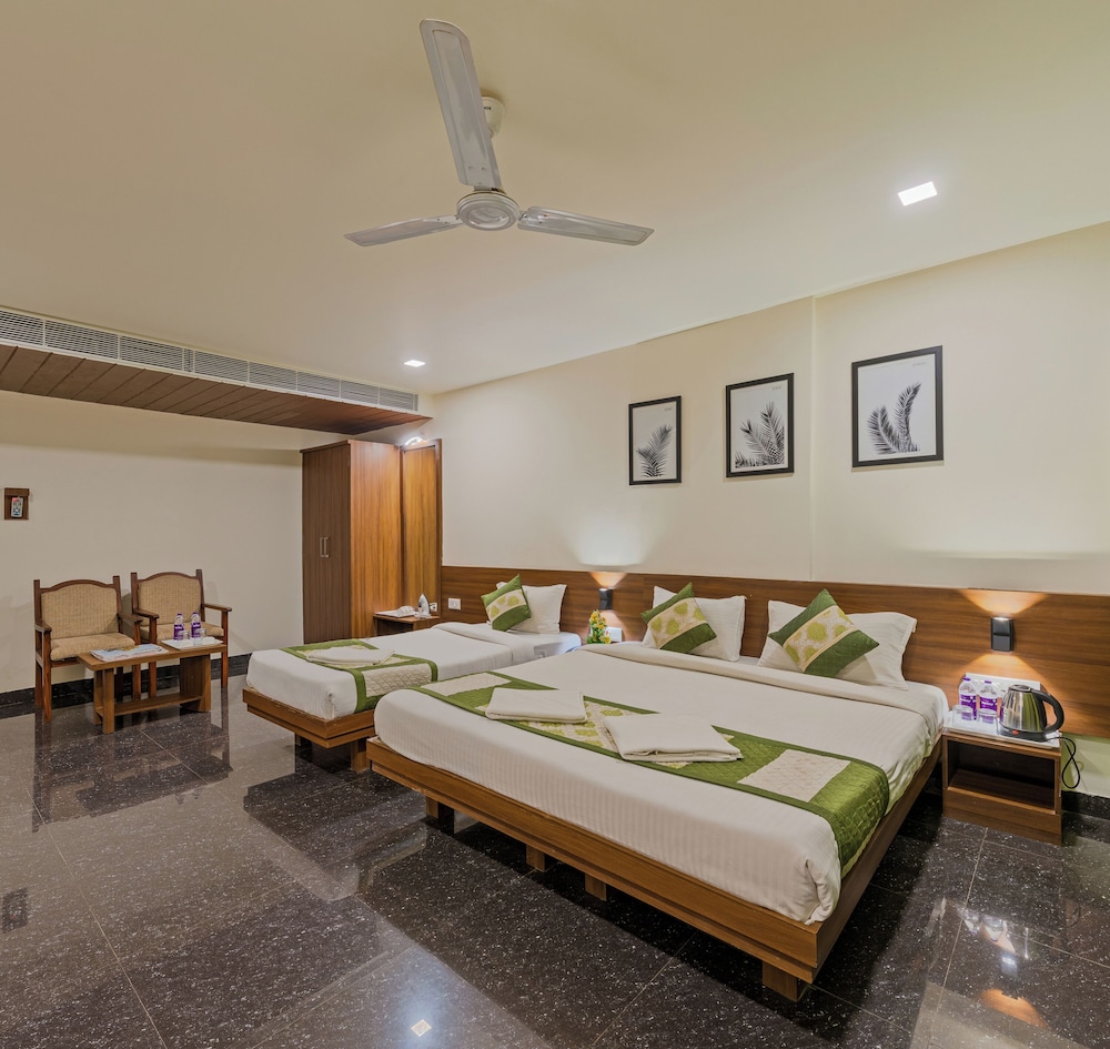 Executive Room AC 300 Square Feet