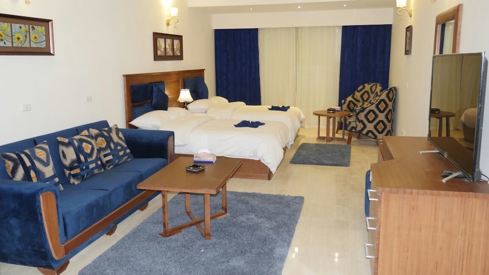 Deluxe Triple Room, Multiple Beds, Non Smoking, photo 6
