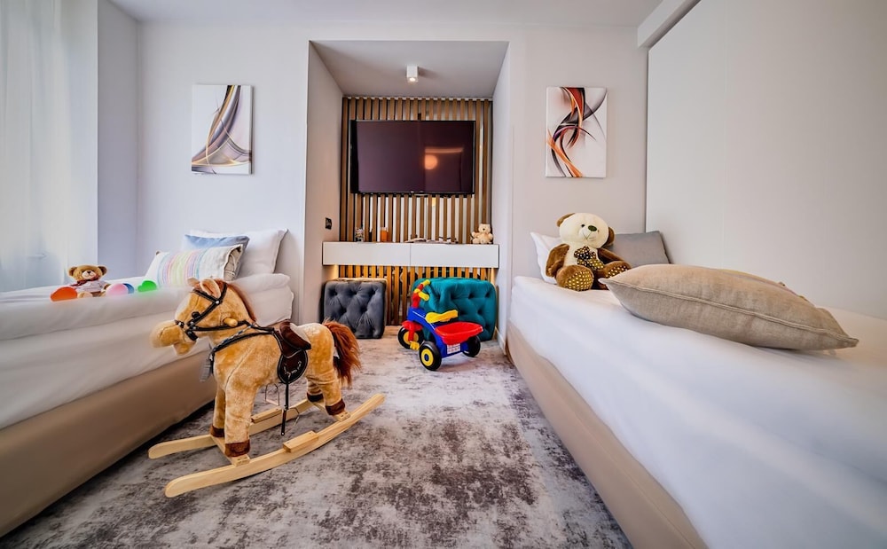 Refurbished Family Suite photo 3