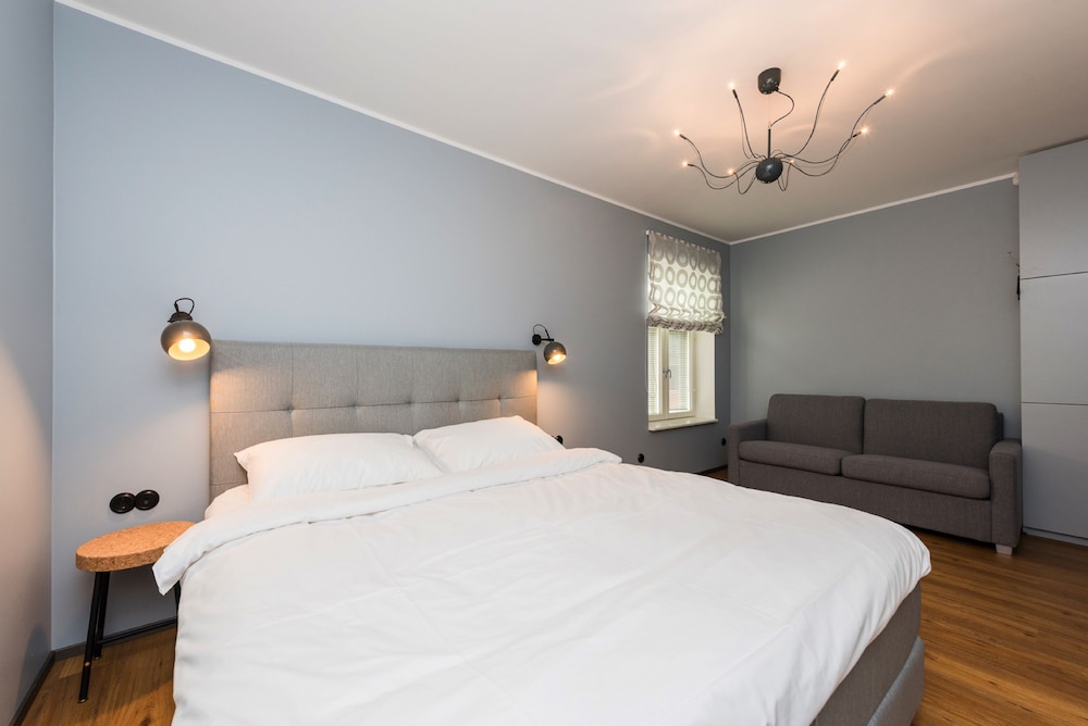 Apartment (Split Level)