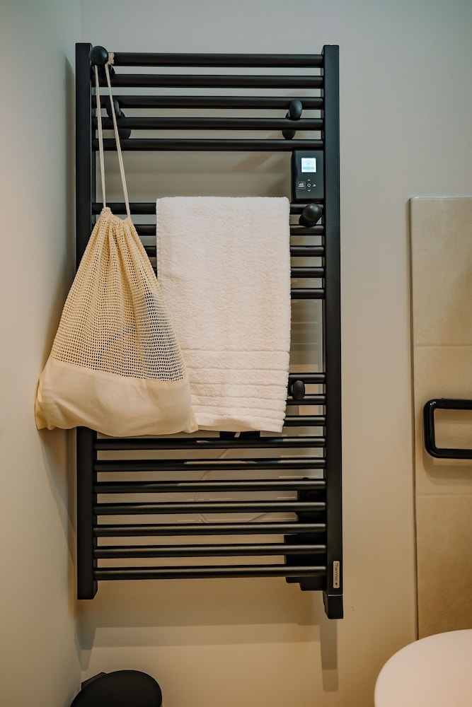 Standard Twin Room - Photo 11