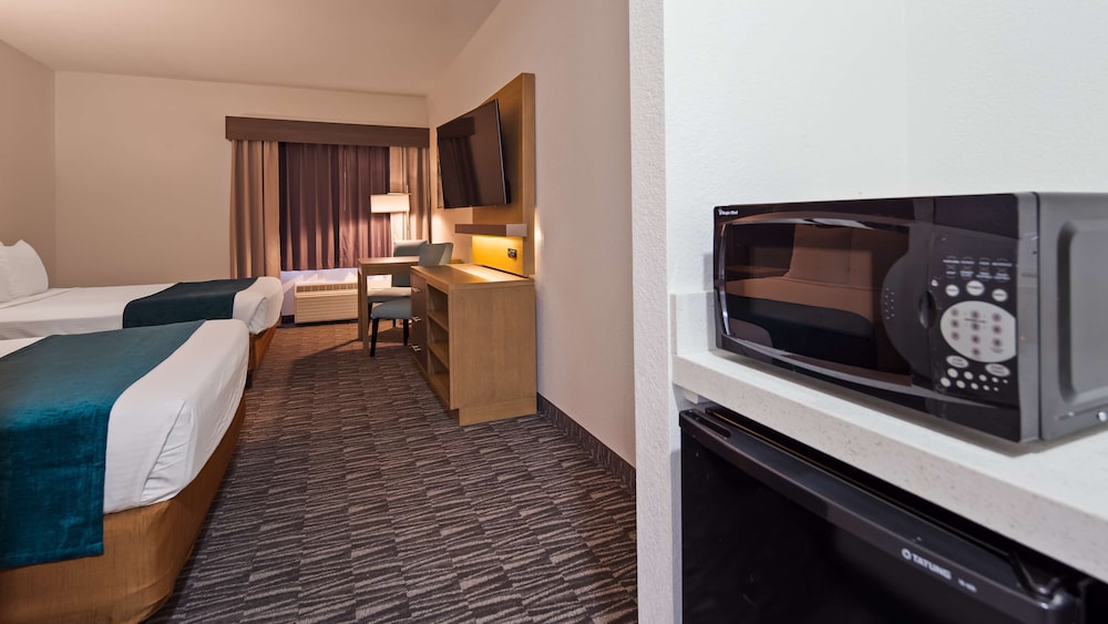 Standard Room, 2 Queen Beds, Non Smoking, Refrigerator & Microwave - Photo 1