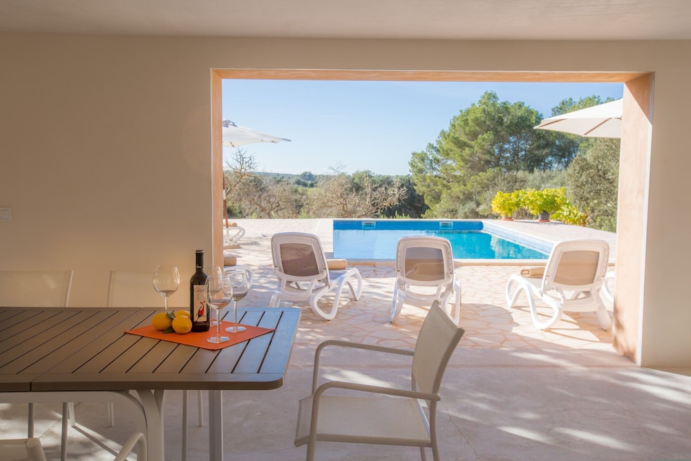 Villa photo 2