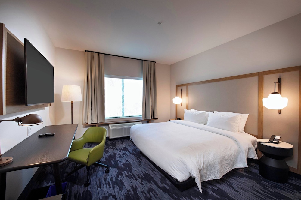 Room, 1 King Bed (Hearing Accessible) - Photo 2