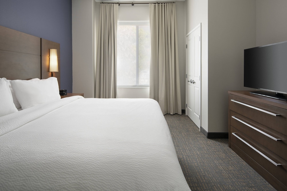 Suite, 1 Bedroom - Photo 1