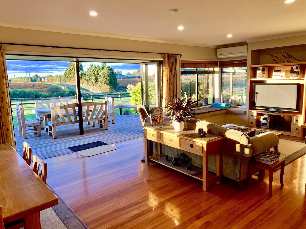 Exclusive House, 3 Bedrooms, Hot Tub, Garden View photo 1