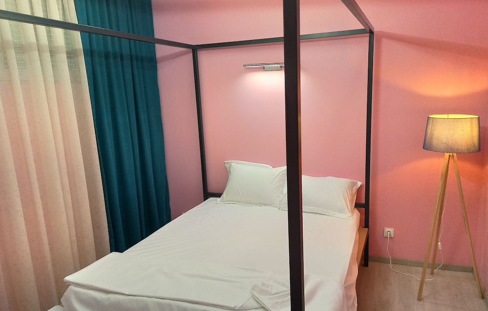 Basic Apartment - Photo 4