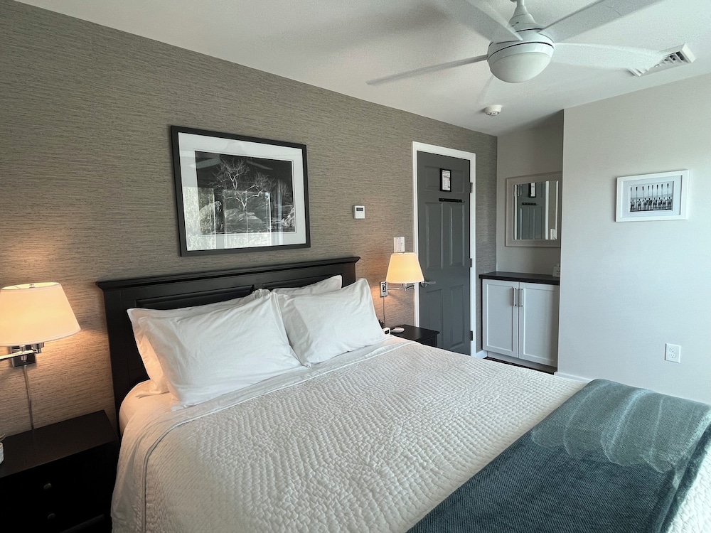 Standard Double Room, Lake View