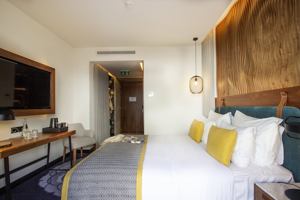 Deluxe Double Room, City View - Photo 4
