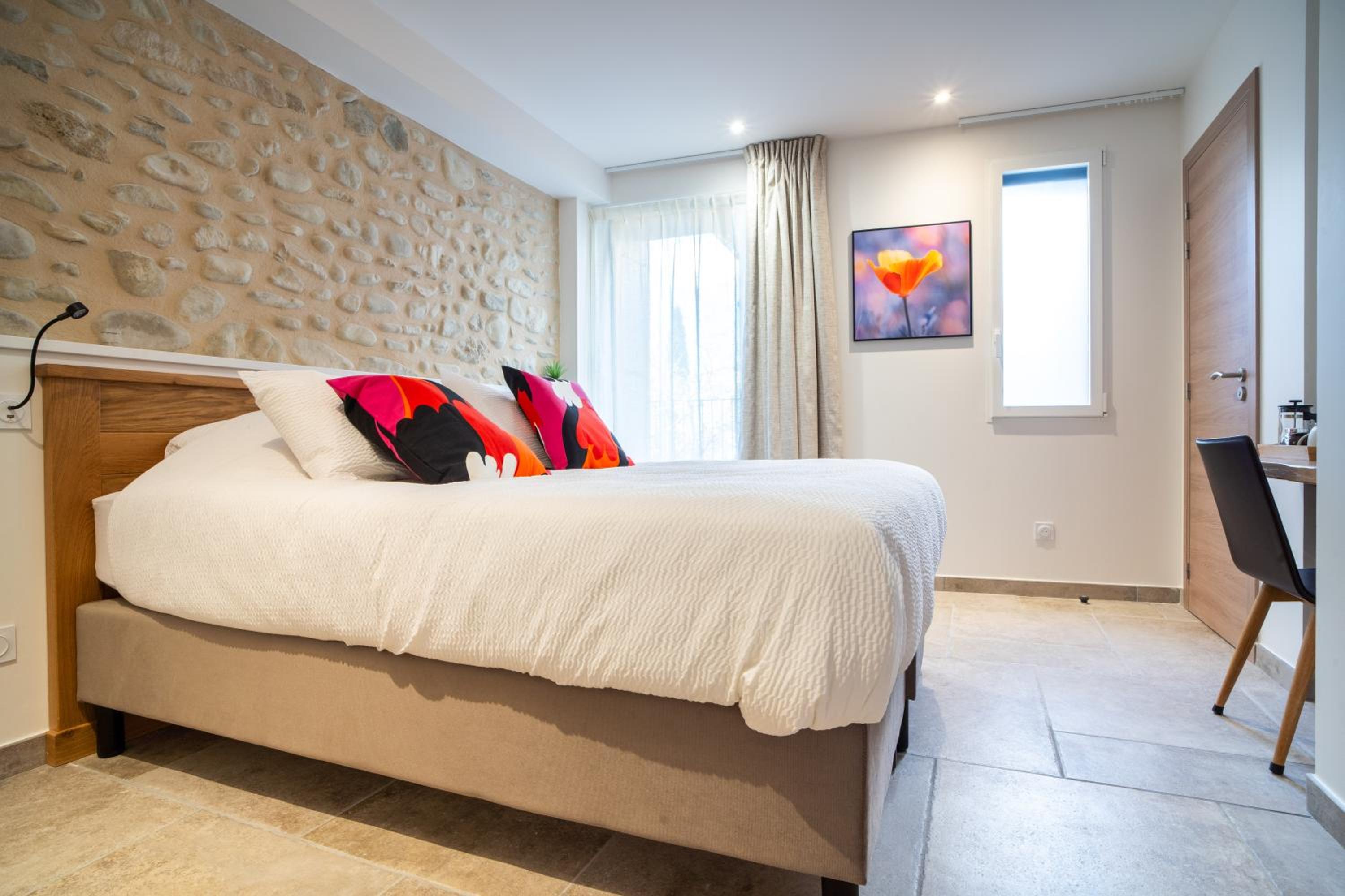 Deluxe Double Room with Balcony photo 3