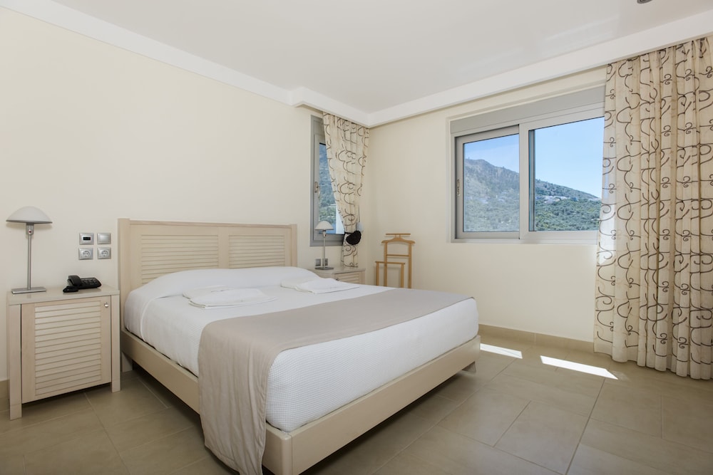 Family Apartment with Mountain View - Photo 4