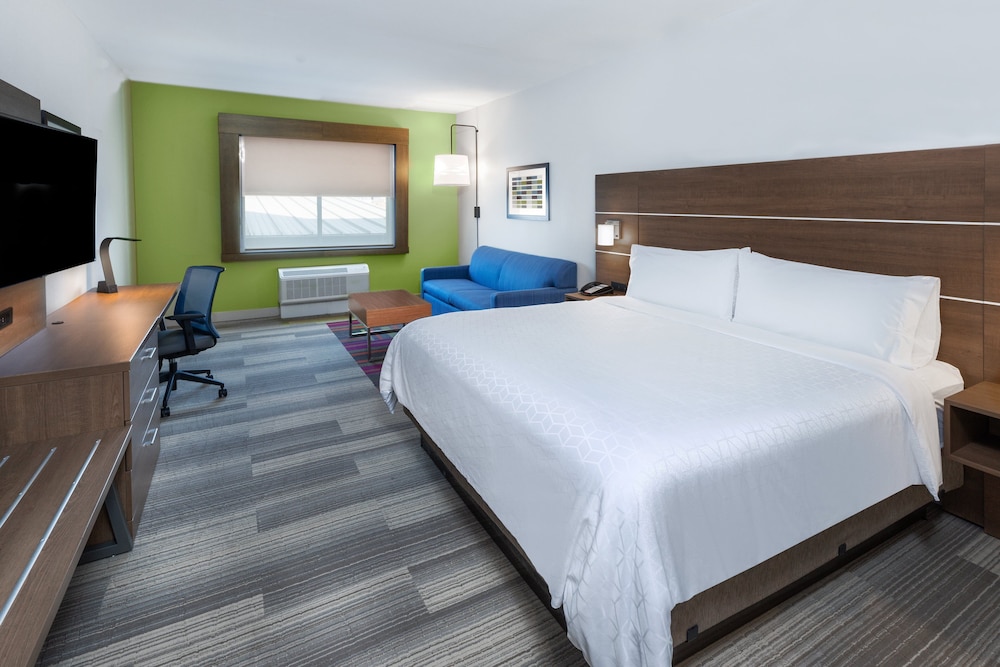 Suite, 1 King Bed with Sofa bed, Accessible (Communications) - Photo 2