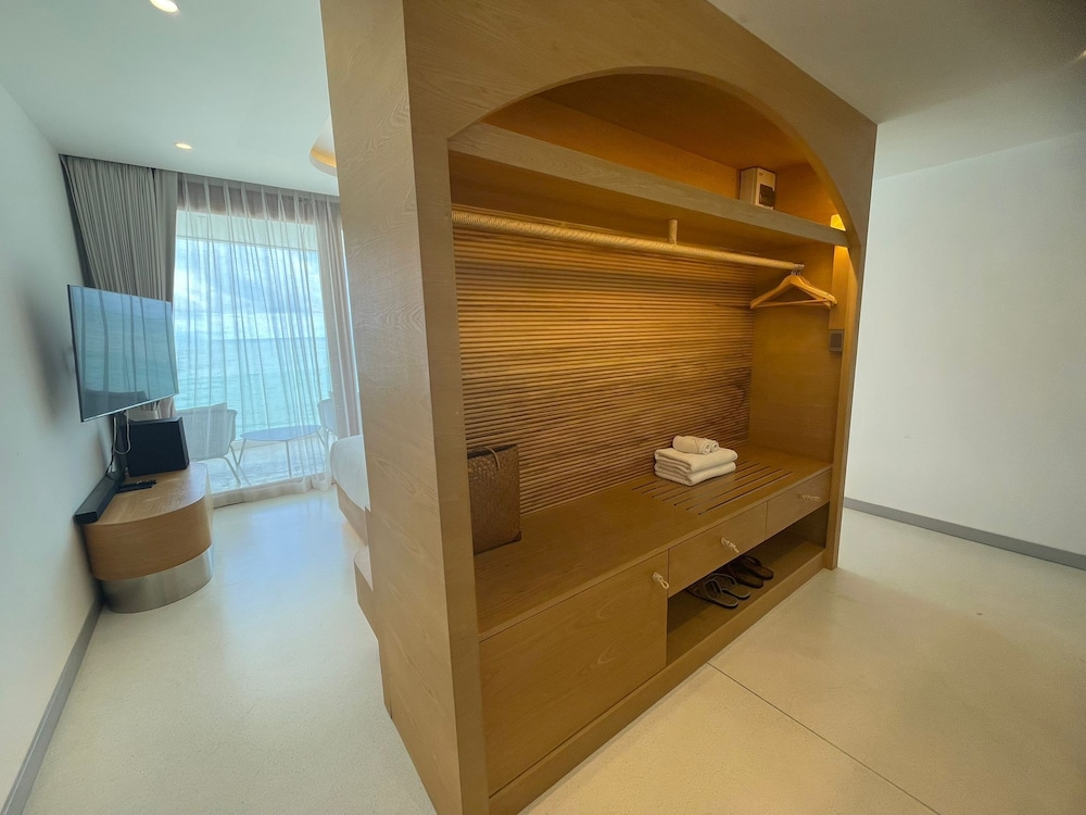 King Suite with Ocean View - Photo 3