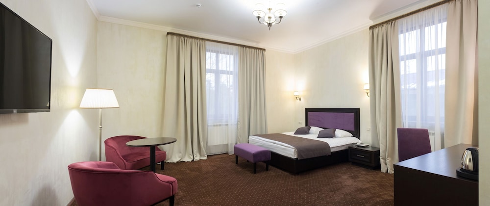 Deluxe Double Room (204)